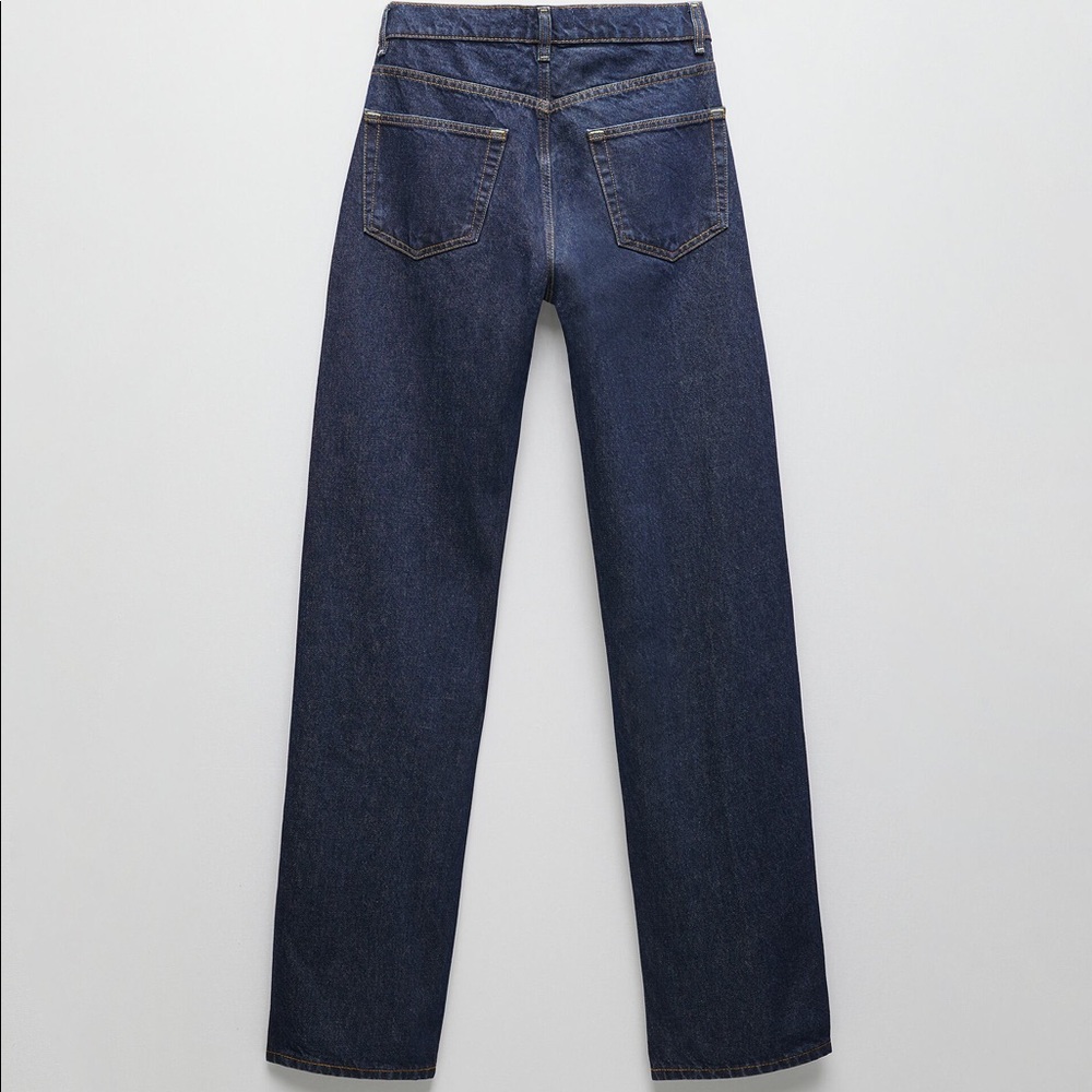 WOMEN’S REGULAR STRAIGHT JEANS UNIT. 01
Dark indigo 0/6688/284/443/42
1